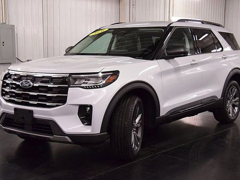 New 2026 Ford Explorer Active w/ Active Comfort Package AWD/4WD image 3