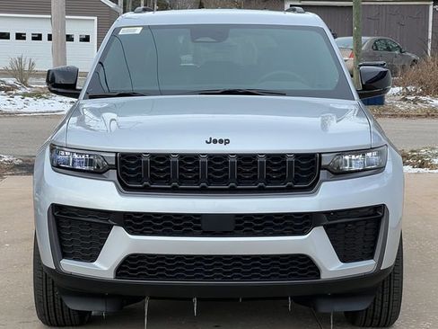 New 2026 Jeep Grand Cherokee Altitude AWD/4WD image 40