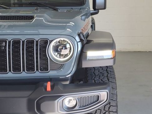 Used 2025 Jeep Gladiator Mojave w/ Safety Group image 12