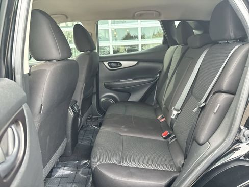 Used 2022 Nissan Rogue Sport S image 9