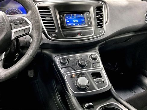 Used 2015 Chrysler 200 Limited image 10