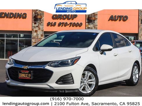 Used 2019 Chevrolet Cruze LT w/ Convenience Package image 1