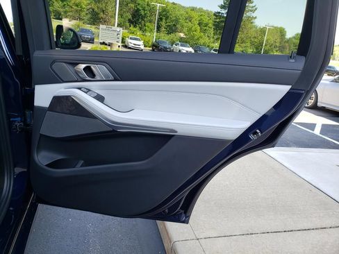 New 2026 BMW X7 xDrive40i w/ Premium Package image 18