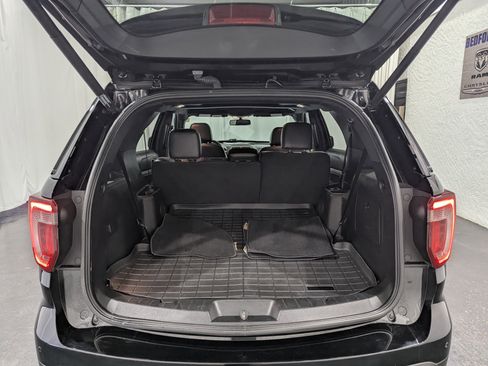 Used 2017 Ford Explorer XLT w/ Equipment Group 202A image 10