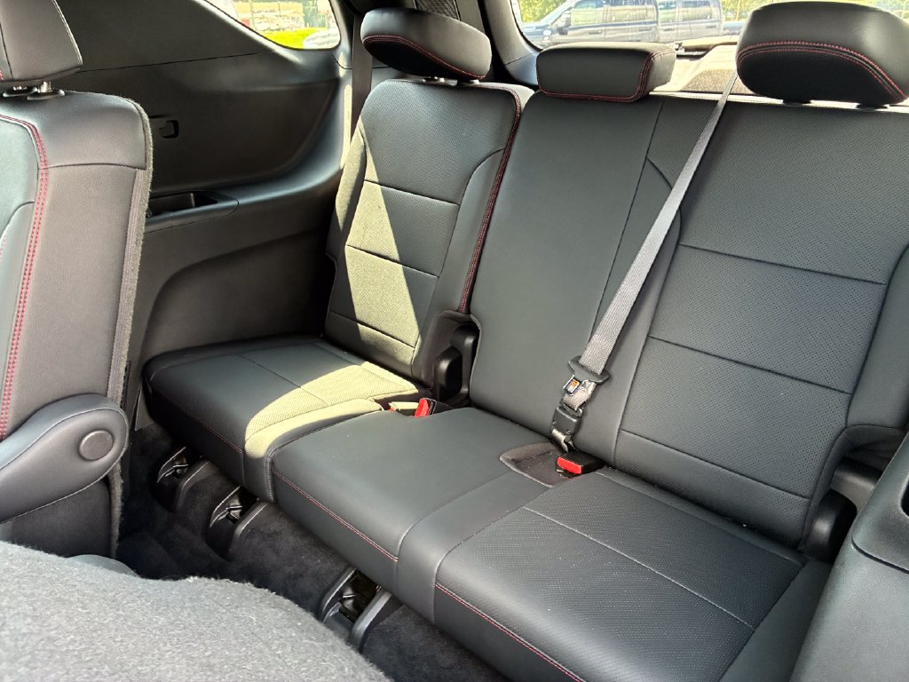 Used 2024 Chevrolet Traverse RS FWD image 23