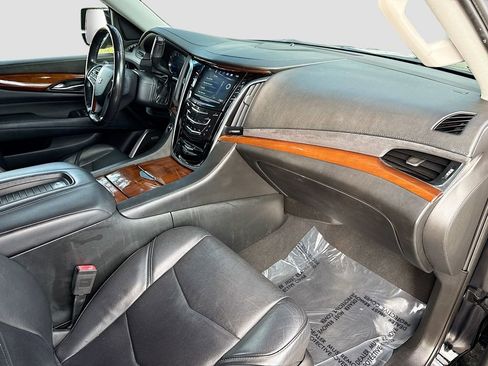 Used 2019 Cadillac Escalade Premium Luxury image 15