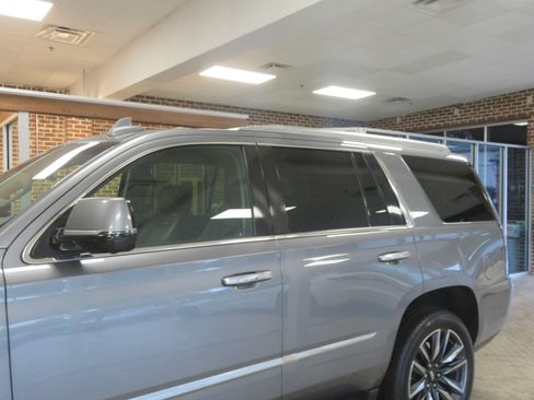 Used 2018 Cadillac Escalade Luxury AWD/4WD image 90