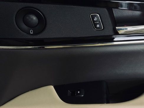 Used 2022 Lincoln Nautilus Reserve image 19