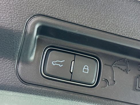 Used 2021 Ford Explorer Limited image 31