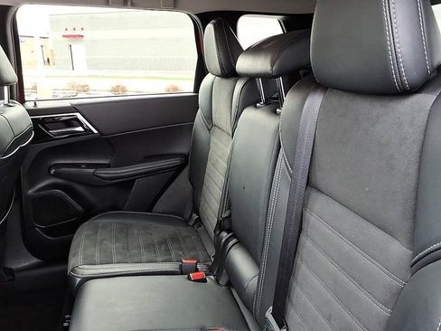 Used 2024 Mitsubishi Outlander SE image 19