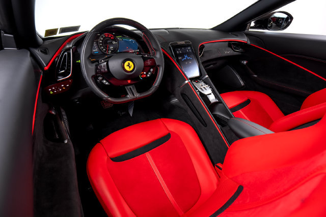 Certified 2025 Ferrari Roma Spider RWD image 30
