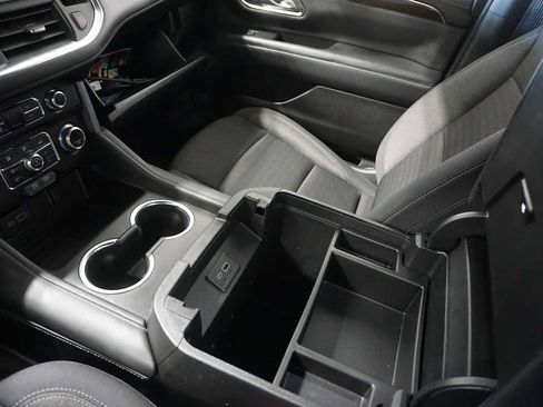 Used 2024 GMC Yukon XL SLE image 29