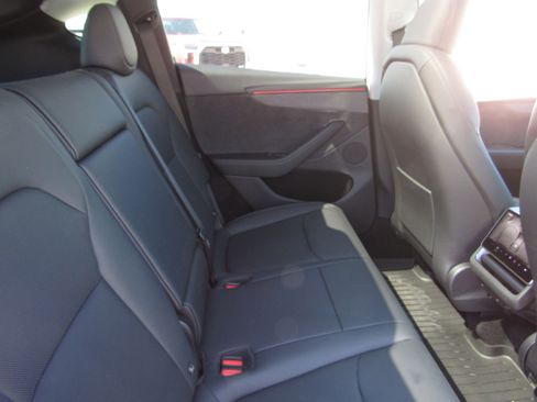 Used 2026 Tesla Model Y Premium image 11