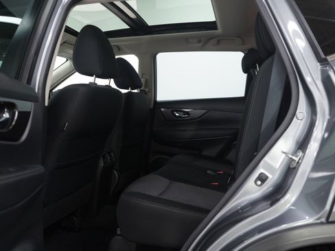 Used 2019 Nissan Rogue SV w/ Sun & Sound Touring Package image 17