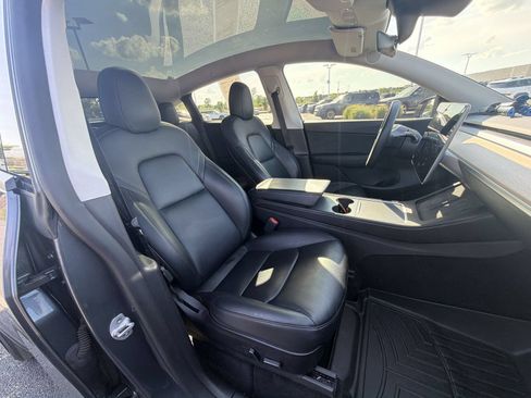Used 2021 Tesla Model Y Long Range AWD/4WD image 22