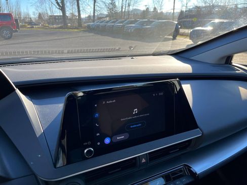 Used 2025 Toyota Prius LE image 18