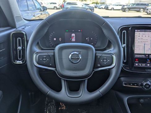 Used 2023 Volvo XC40 B5 Ultimate image 11