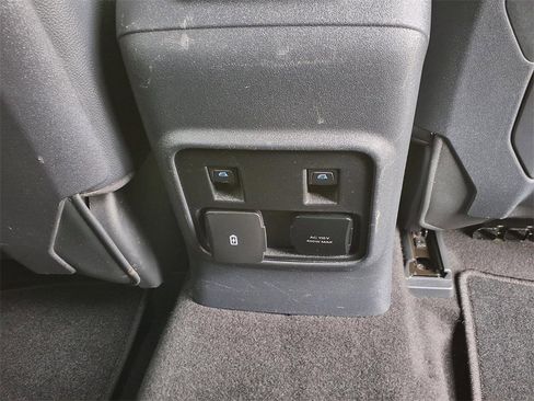 Used 2023 Ford Bronco Badlands image 17