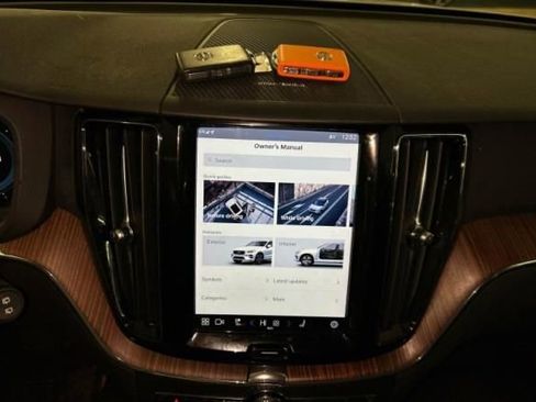 Used 2023 Volvo XC60 B5 Plus w/ Climate Package image 10