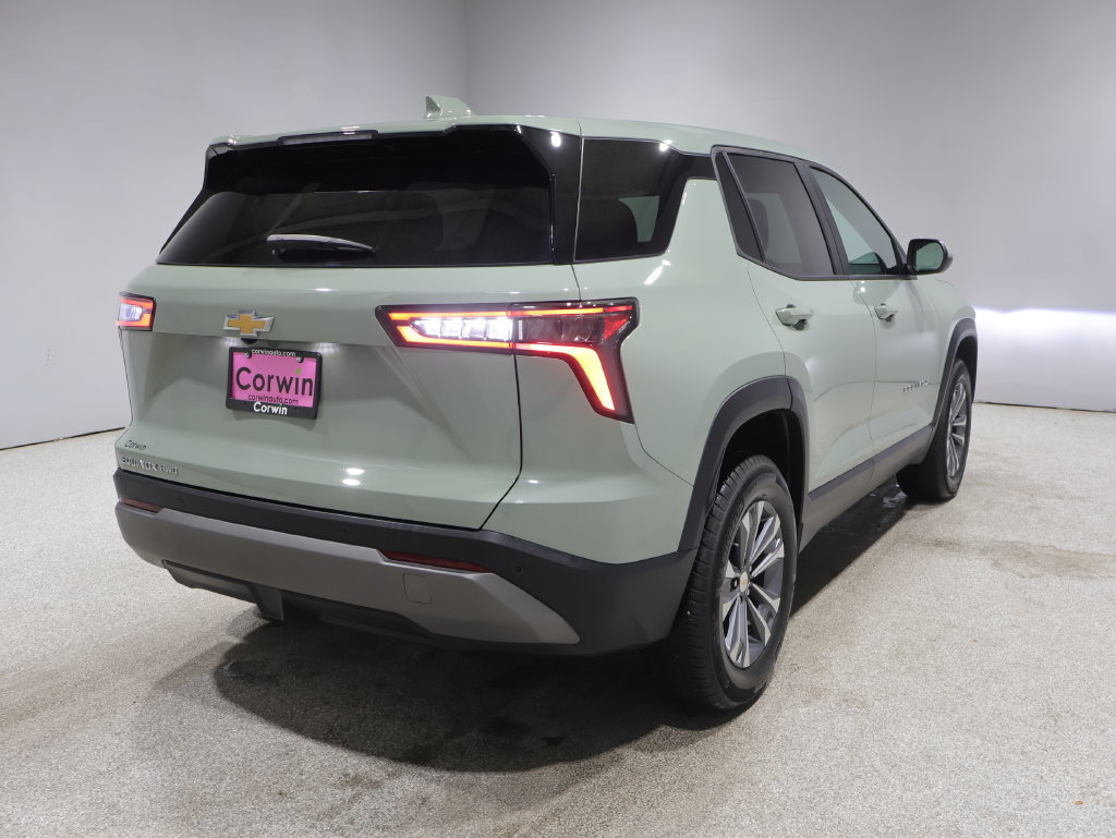 Used 2025 Chevrolet Equinox LT AWD/4WD image 2