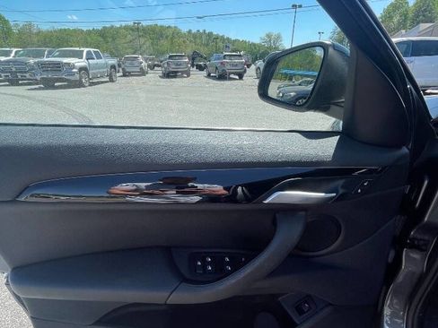 Used 2017 BMW X1 xDrive28i image 12