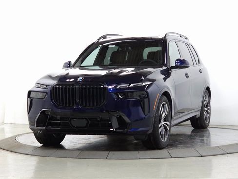 Used 2026 BMW X7 xDrive40i w/ M Sport Package AWD/4WD image 3