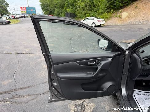 Used 2019 Nissan Rogue SV AWD/4WD image 6