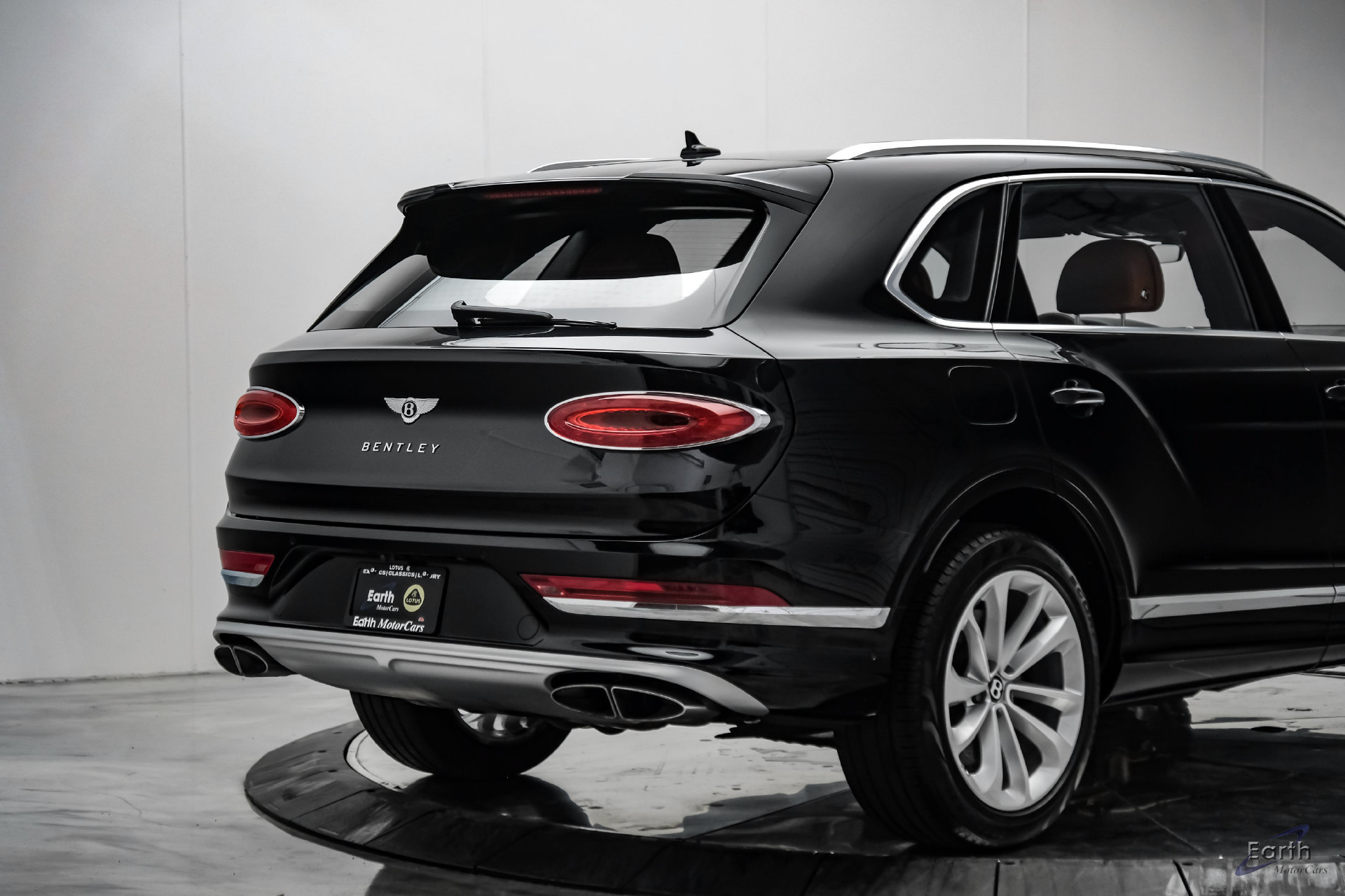 Used 2023 Bentley Bentayga Extended Wheelbase AWD/4WD image 15