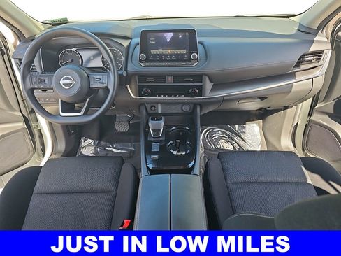 Used 2024 Nissan Rogue SV image 9