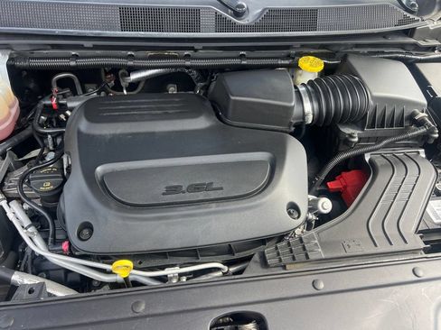 Used 2022 Chrysler Pacifica Touring-L FWD image 34