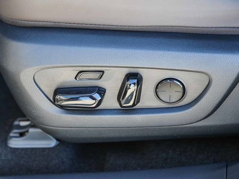 Certified 2025 Lexus RX 450h AWD w/ Luxury Package image 17