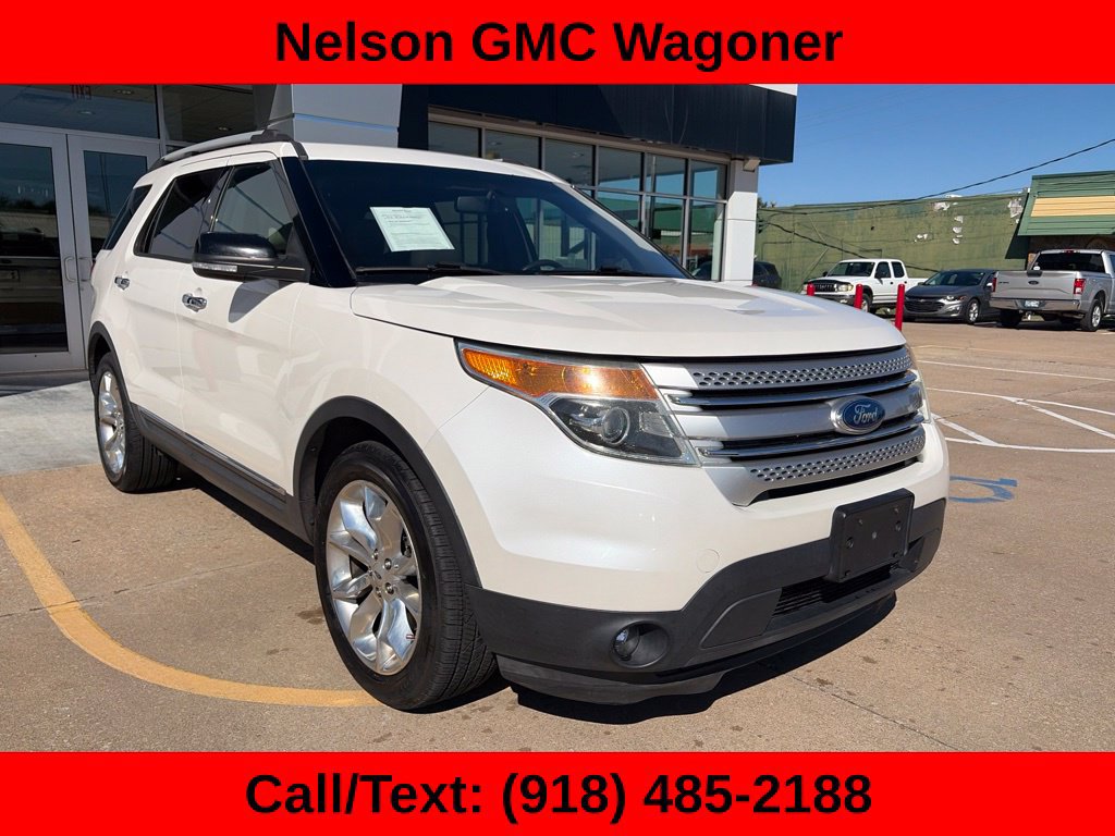Used 2015 Ford Explorer XLT w/ Equipment Group 202B FWD image 2