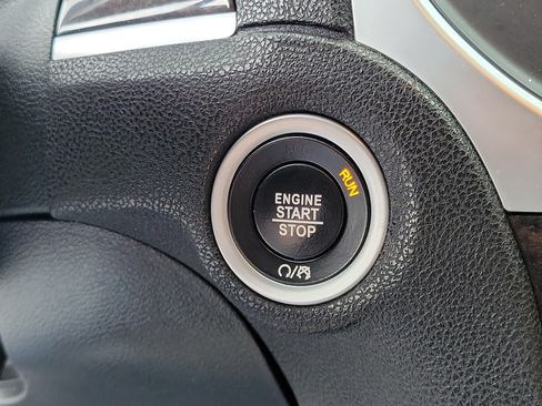 Used 2019 Chrysler 300 Limited RWD image 28