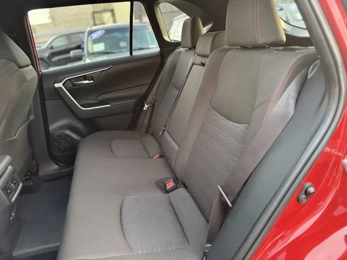 Used 2024 Toyota RAV4 SE image 15