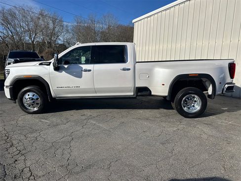 Used 2024 GMC Sierra 3500 Denali Ultimate image 9