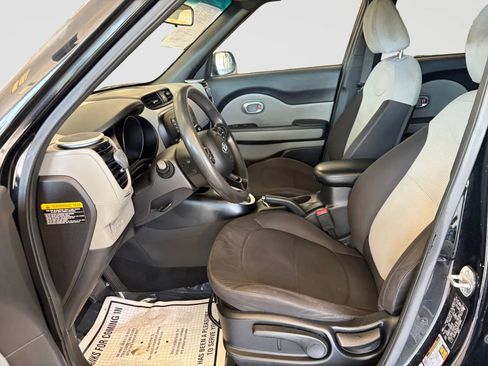 Used 2016 Kia Soul FWD image 12