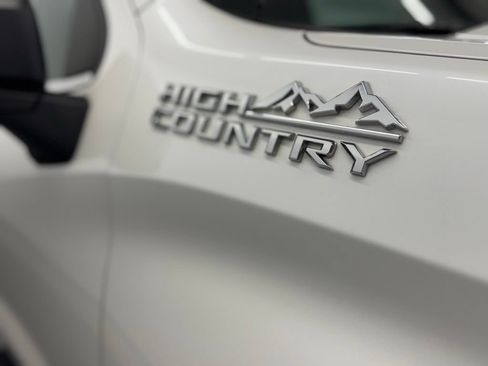 Used 2019 Chevrolet Silverado 1500 High Country w/ Technology Package AWD/4WD image 3