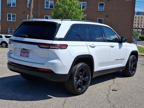 Certified 2023 Jeep Grand Cherokee Altitude image 6