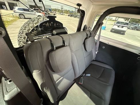 Used 2020 Jeep Wrangler Sport AWD/4WD image 17