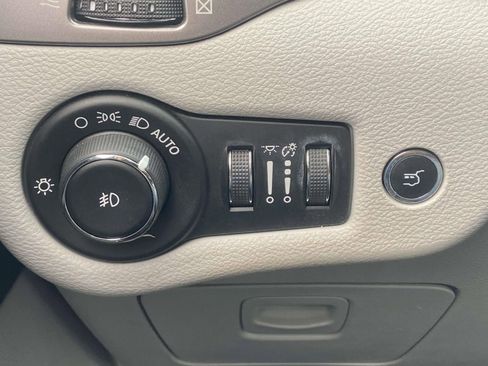 Used 2020 Jeep Cherokee Limited image 21