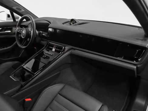 Certified 2025 Porsche Panamera Turbo image 31