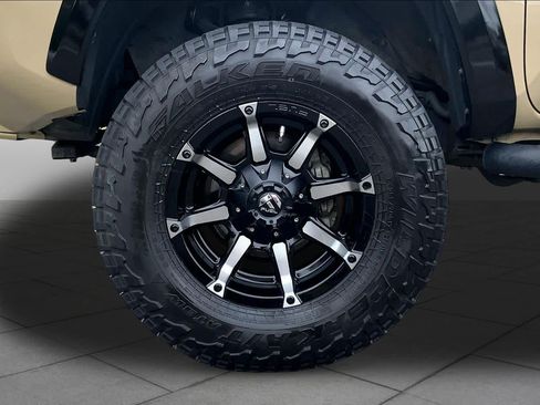 Used 2018 Toyota Tacoma TRD Sport w/ Technology Package AWD/4WD image 11
