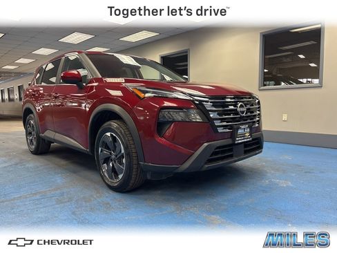 Used 2025 Nissan Rogue SV image 1