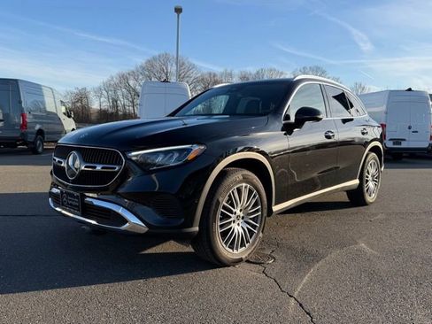 Used 2026 Mercedes-Benz GLC 300 4MATIC image 3
