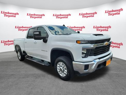 Used 2024 Chevrolet Silverado 2500 LT AWD/4WD image 18