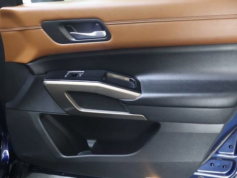 Used 2022 Nissan Pathfinder Platinum w/ Cargo Package image 12