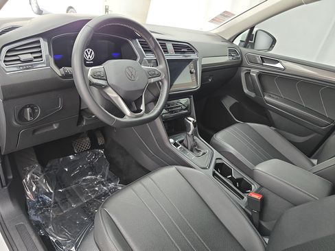 Used 2023 Volkswagen Tiguan SE FWD image 17