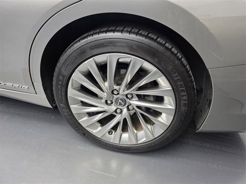 Used 2019 Lexus ES 300h image 17