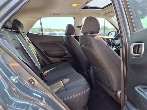 Used 2025 Hyundai Venue SEL FWD image 23