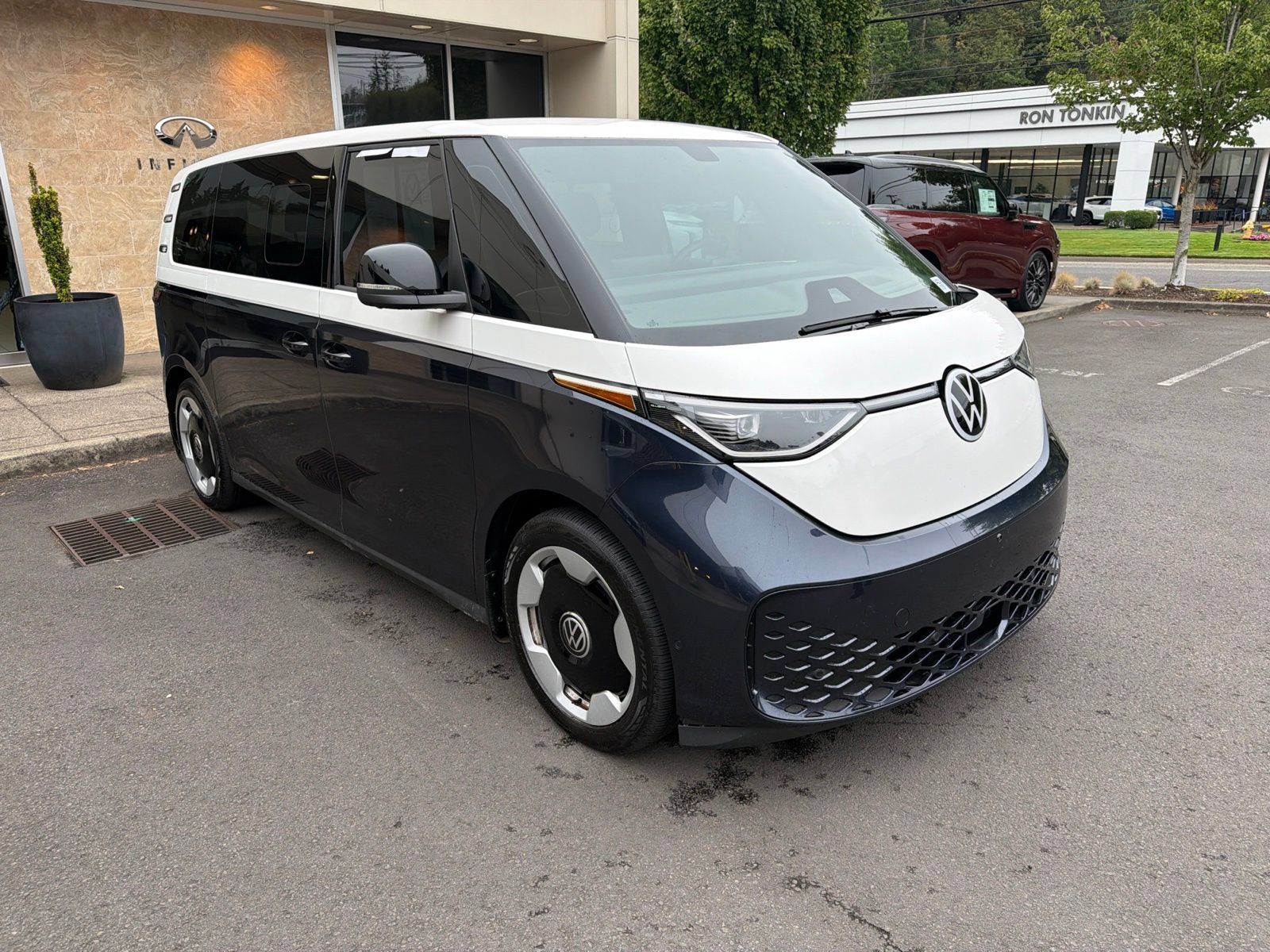 Used 2025 Volkswagen ID. Buzz Pro S Plus AWD/4WD image 3